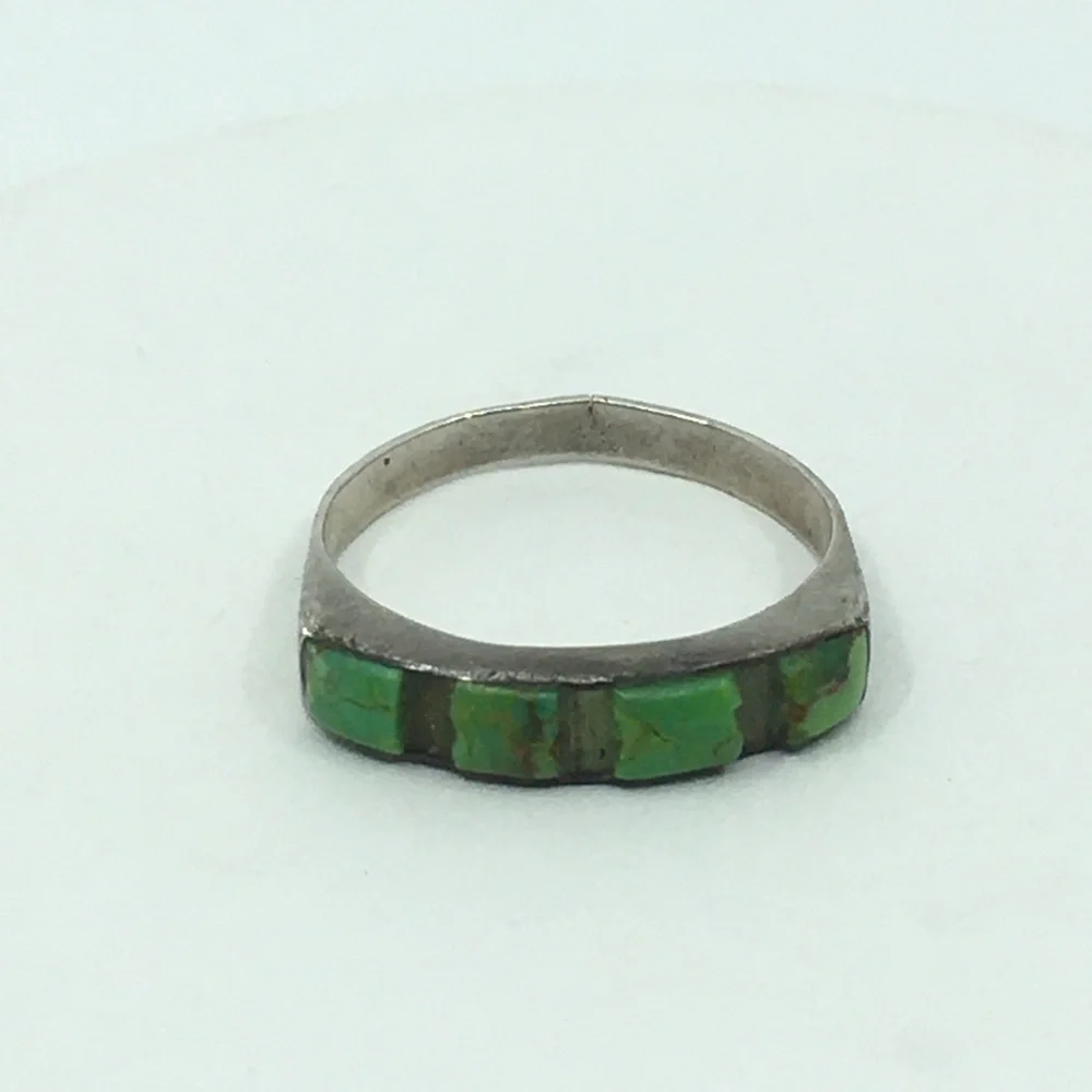 Vintage Native American Navajo-style Ring Green Gaspeite or Turquoise Stone Inly